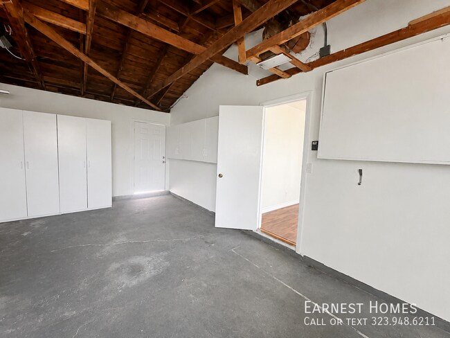 Building Photo - 17155 Donmetz St