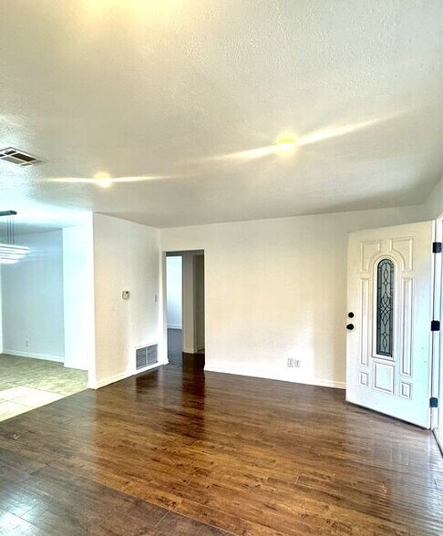 Building Photo - 8837 Tilden Ave