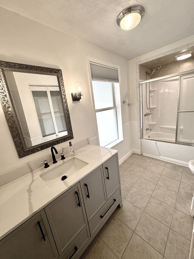 Building Photo - House