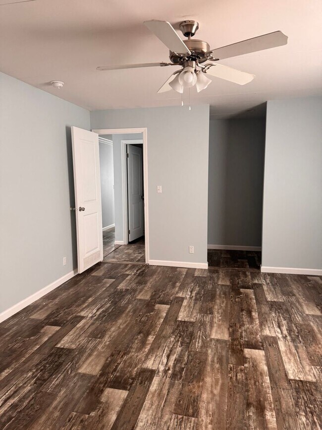 Building Photo - 3/2 Brooksville