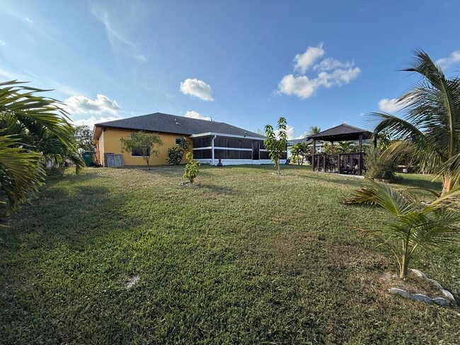 Building Photo - 2341 SW Halissee St