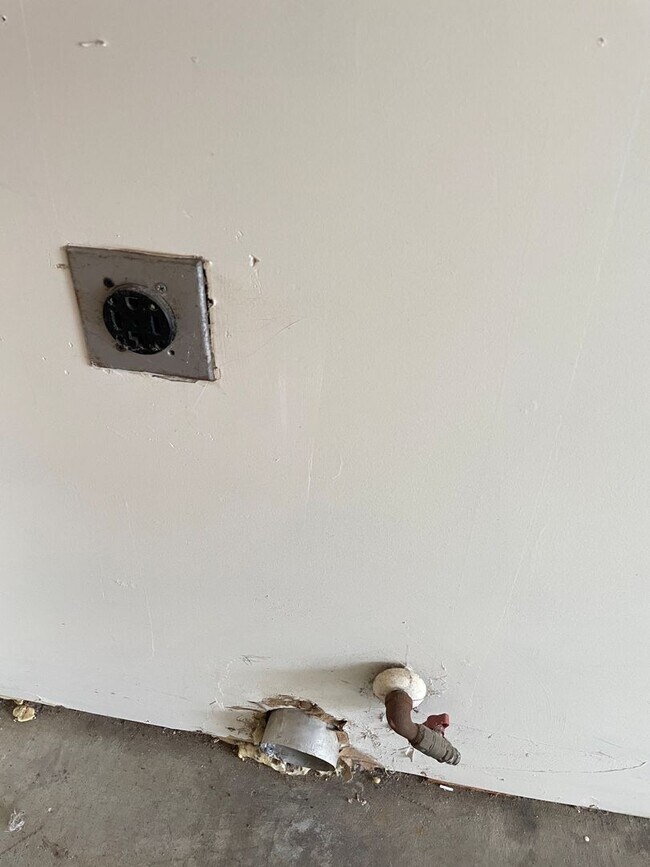 Building Photo - 1 Simpson St