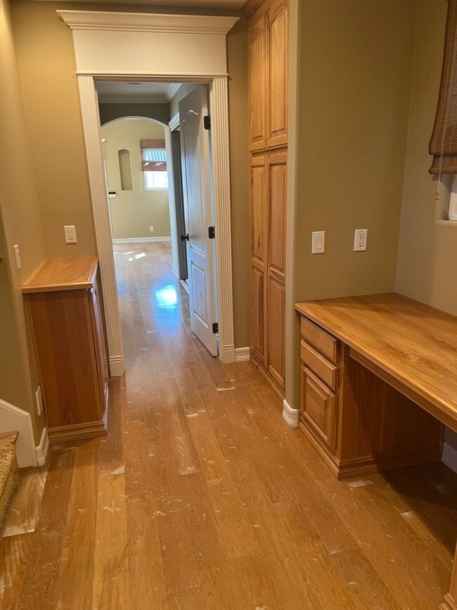 Building Photo - Custom home 1 block to ocean