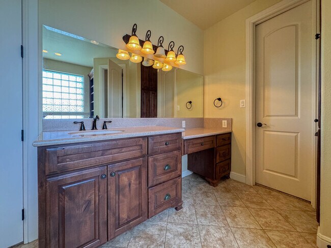 Building Photo - 1559 E Blackjack Rd E