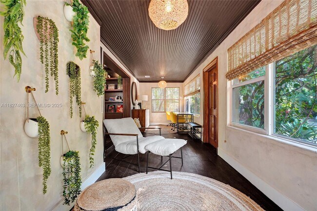 Building Photo - 669 NE 60th St