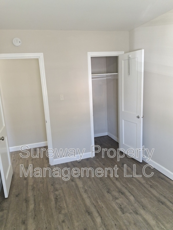 Building Photo - 915 W Browning Rd