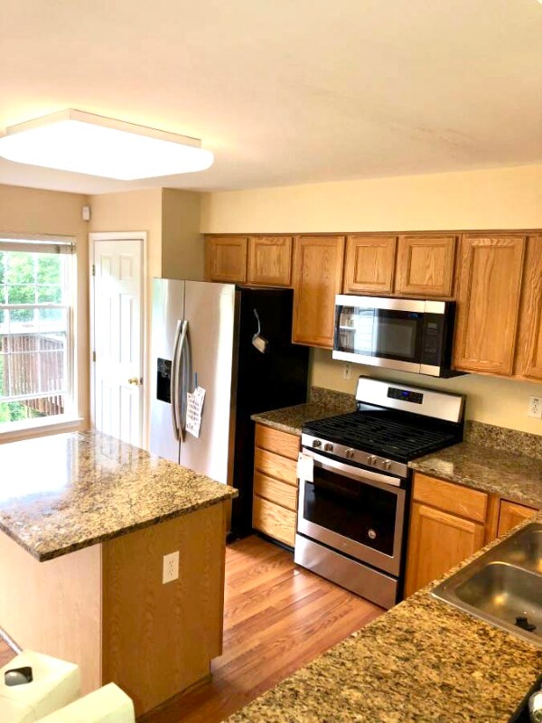 Building Photo - 595 Coach Hill Ct