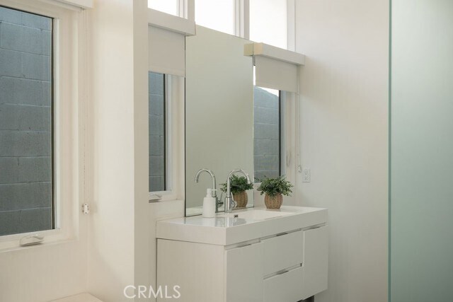 Building Photo - 2015 Irvine Ave