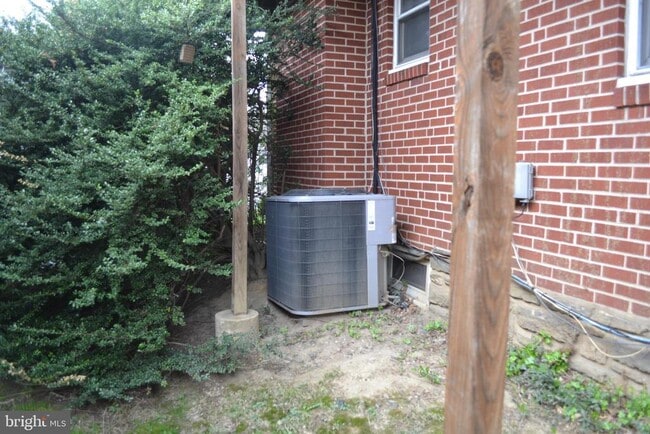 Building Photo - 712 E Macdade Blvd