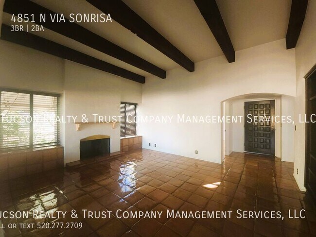 Building Photo - 4851 Vía Sonrisa