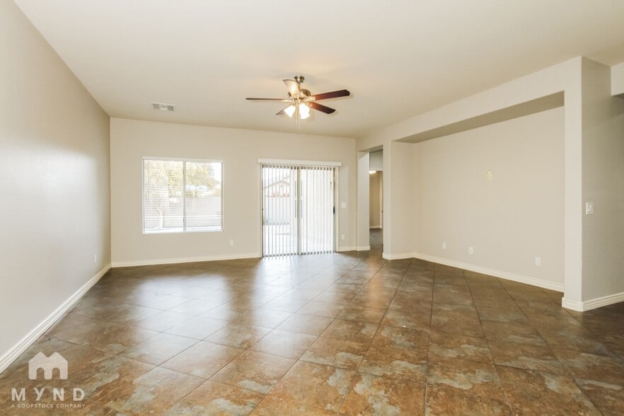 Building Photo - 11747 W Jessie Ln