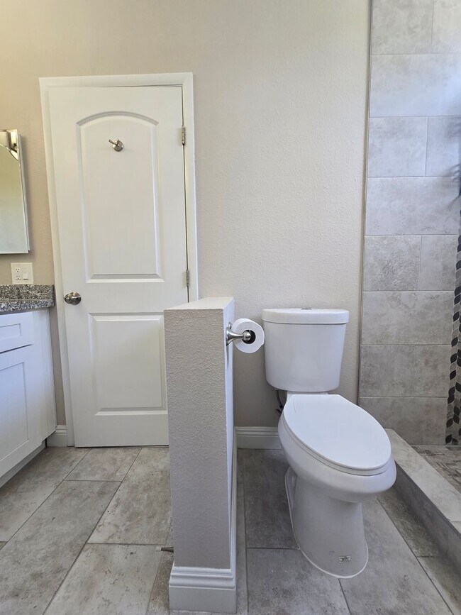 Building Photo - A Fabulous 4 Bedroom Single Story Home at the Lakes