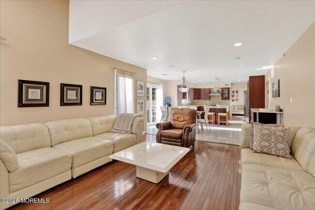 Building Photo - 57 Jamestown Dr