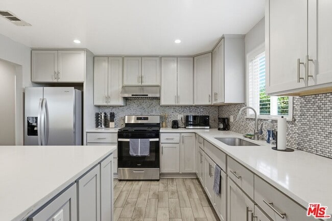 Building Photo - 2975 W Ave 33