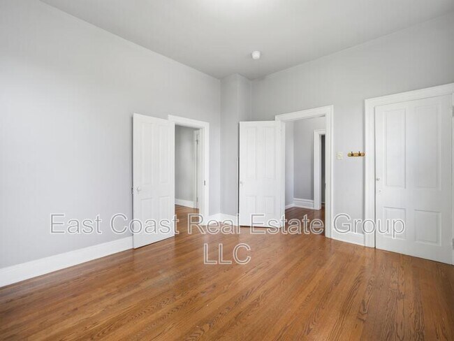 Building Photo - 323 N Potomac St