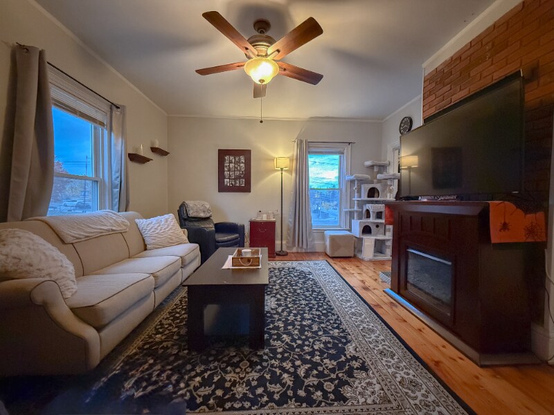 Building Photo - 173 Elm St