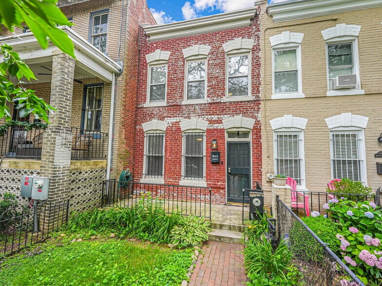 Building Photo - 811 Kentucky Ave SE
