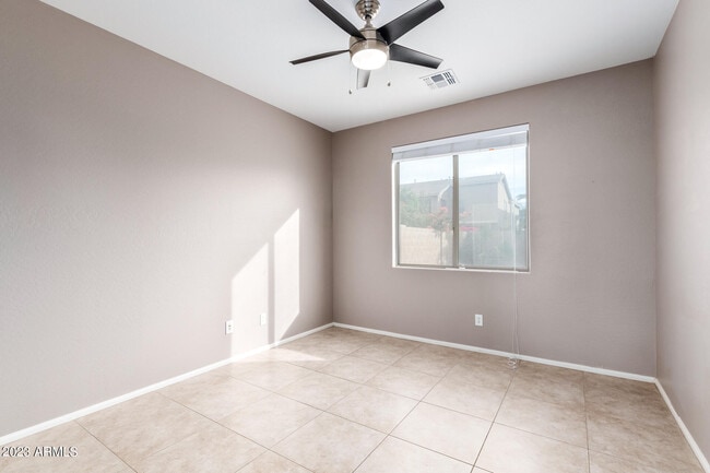 Building Photo - 40747 W Robbins Dr