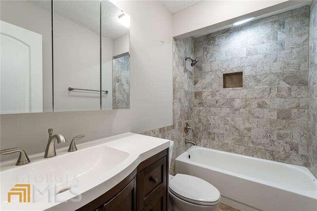 Building Photo - 306 Wynnes Ridge Cir SE
