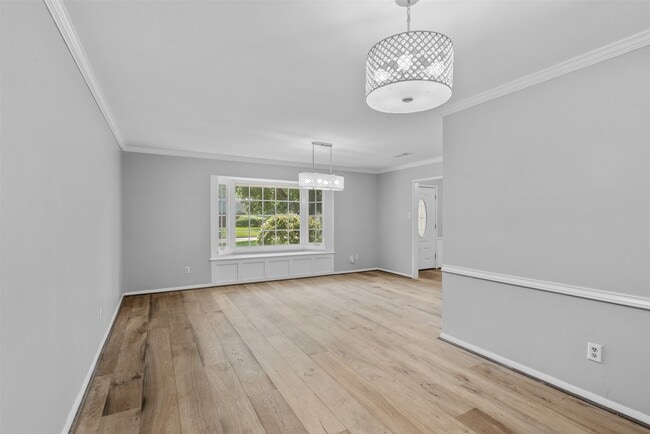 Building Photo - 5019 Oak Forest Dr