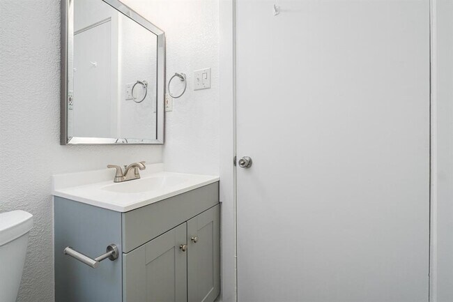 Building Photo - 501 Sacramento Dr