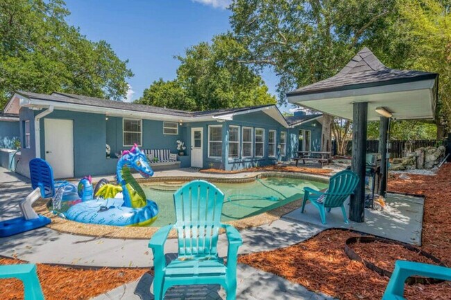 Building Photo - 2908 Stetson St