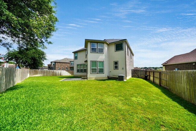 Building Photo - Beautiful 3-Bedroom Home with Flex Space i...