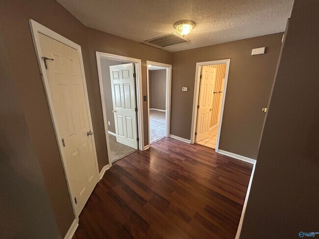 Building Photo - 111 Sunnyfield Dr