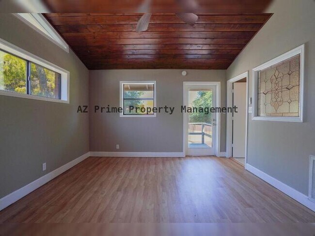 Building Photo - 6521 N 11th Ave
