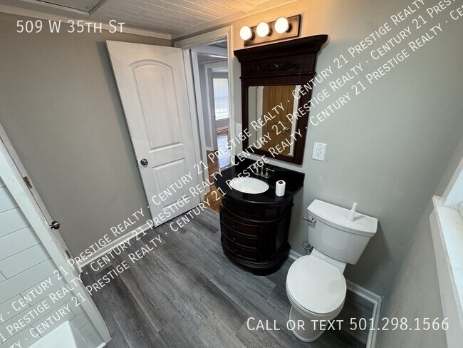 Building Photo - 509 W 35th St