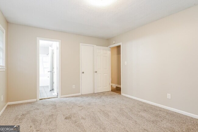 Building Photo - 1563 Cardinal Rd