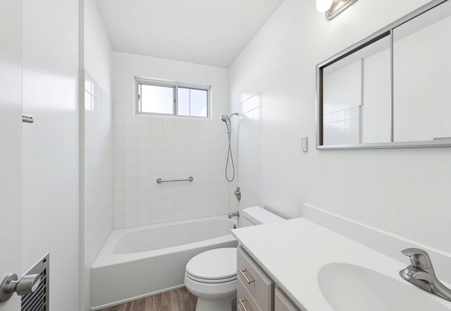 Building Photo - 333 Rexford Dr