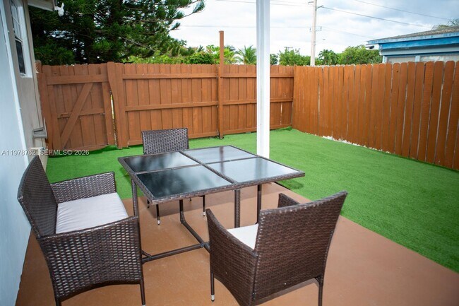 Building Photo - 200 SW 11th St