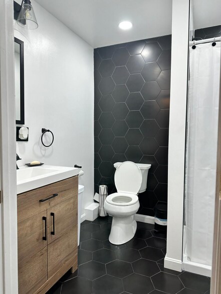 Building Photo - 8. Seymour Ave