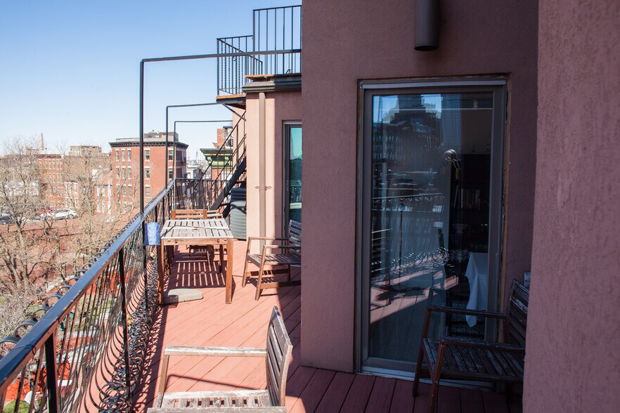 Building Photo - 21 Snow Hill St