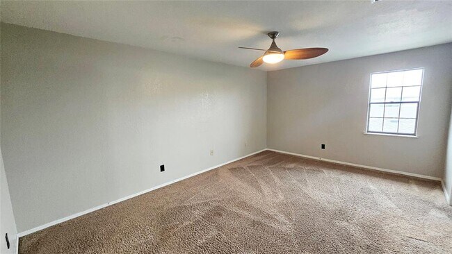 Building Photo - 2105 NW 118th Terrace