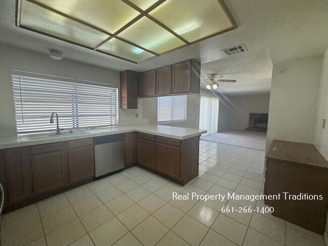 Building Photo - 4 + 3 Pool Home in West Lancaster