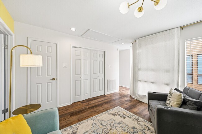 Building Photo - 1116 Bering Dr