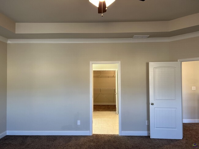 Building Photo - 105 Lacey Oak Ln