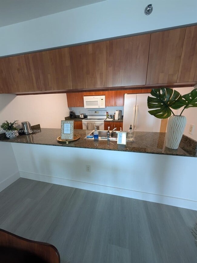 Building Photo - 1200 Brickell Bay Dr