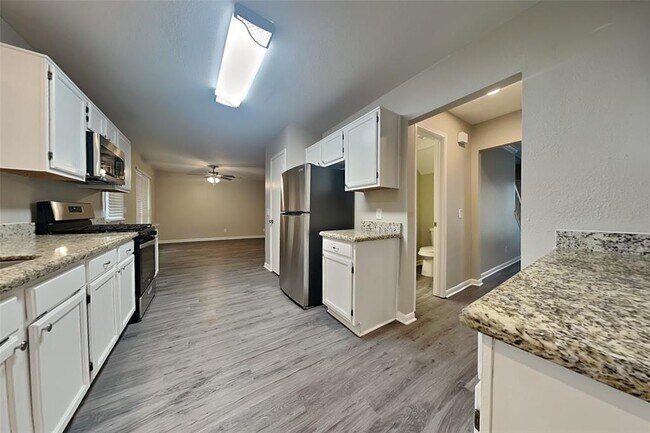 Building Photo - 5061 Stewart Dr
