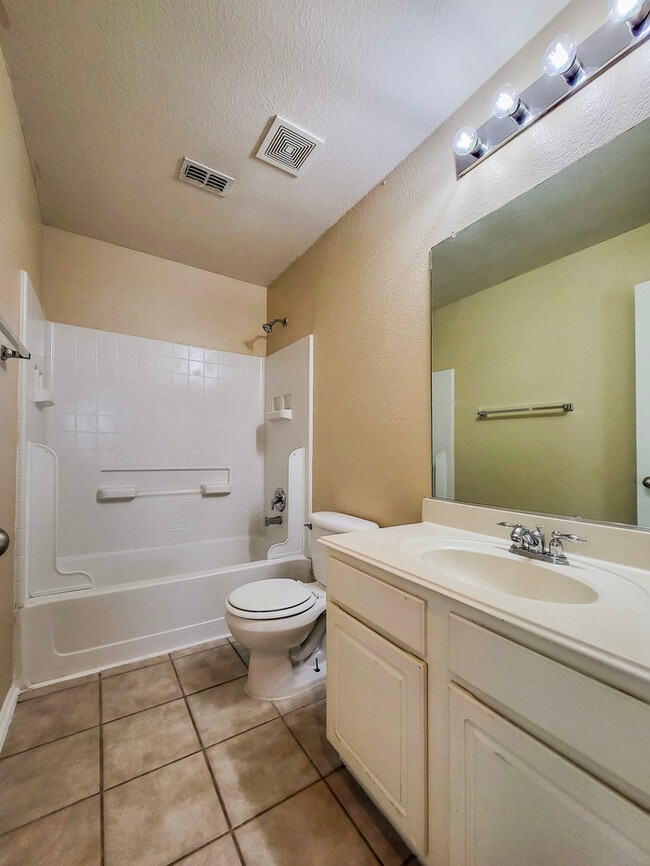 Building Photo - Huge Forney home 3/2/2