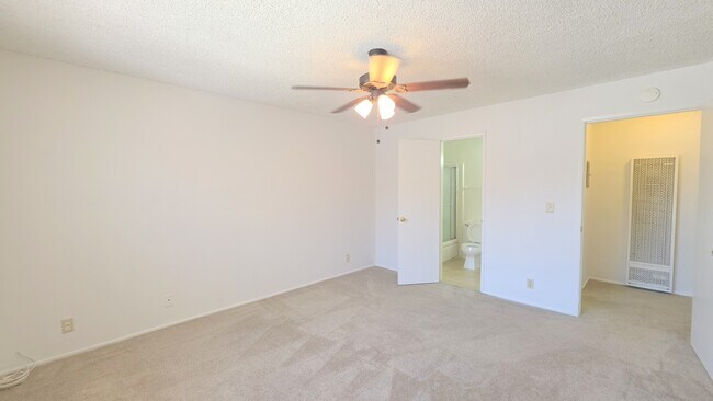 Building Photo - 1086 Springfield St