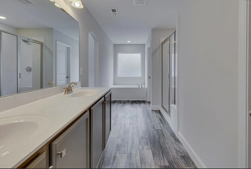 Building Photo - 213 Legacy Ln