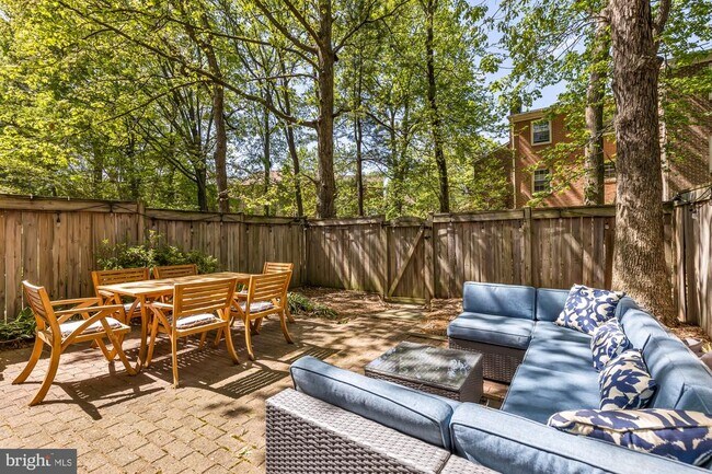 Building Photo - 5144 Woodmire Ln