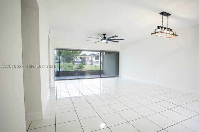 Building Photo - 14295 Kendale Lakes