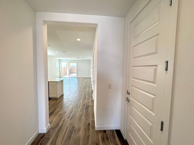 Building Photo - MOVE IN READY! New 5-Bedroom Home in Goody...