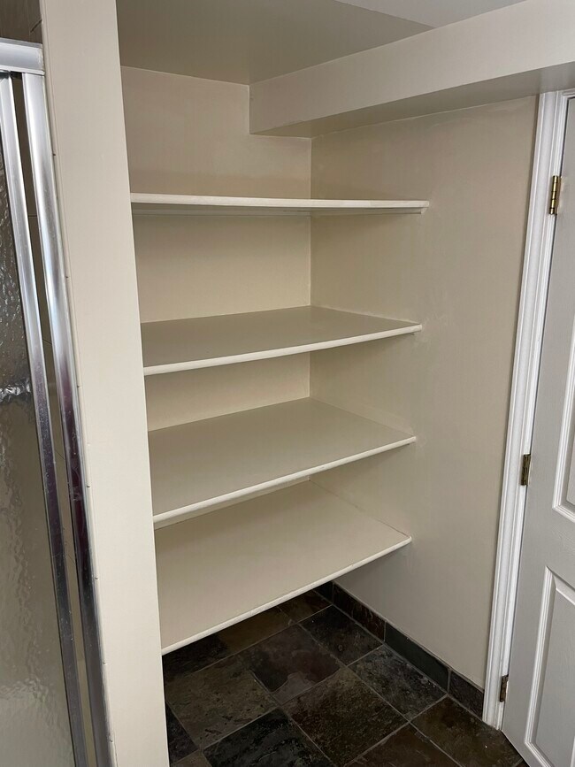 Building Photo - 2703 W Medill Ave