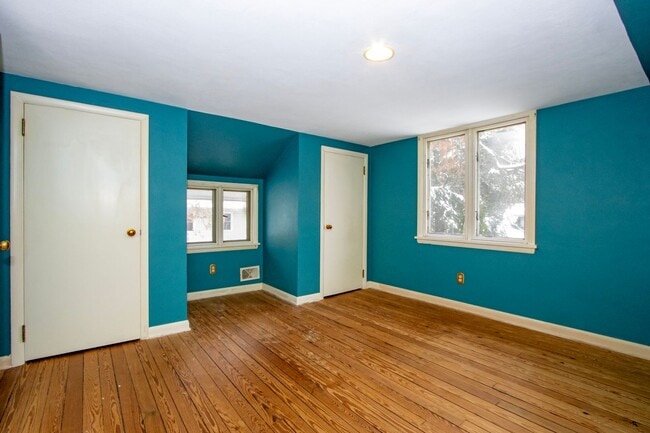 Building Photo - Two bedroom single-family home