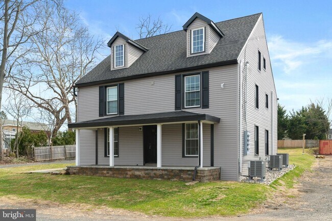 Building Photo - 2210 New Falls Rd